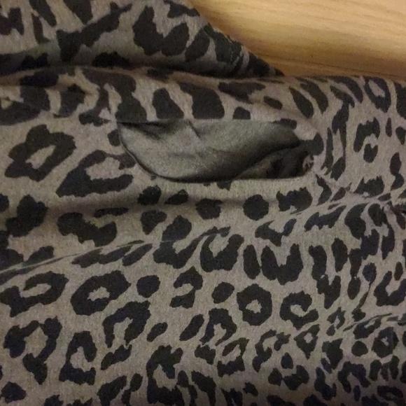 Love & Legend Plus Size 3X Animal Print Sweater W/ Pockets - Picture 5 of 15